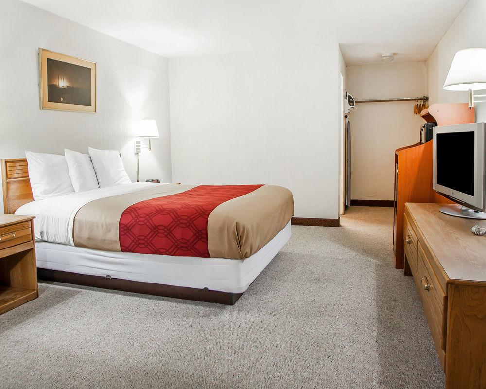 Red Roof Inn Страудсберг Екстер'єр фото