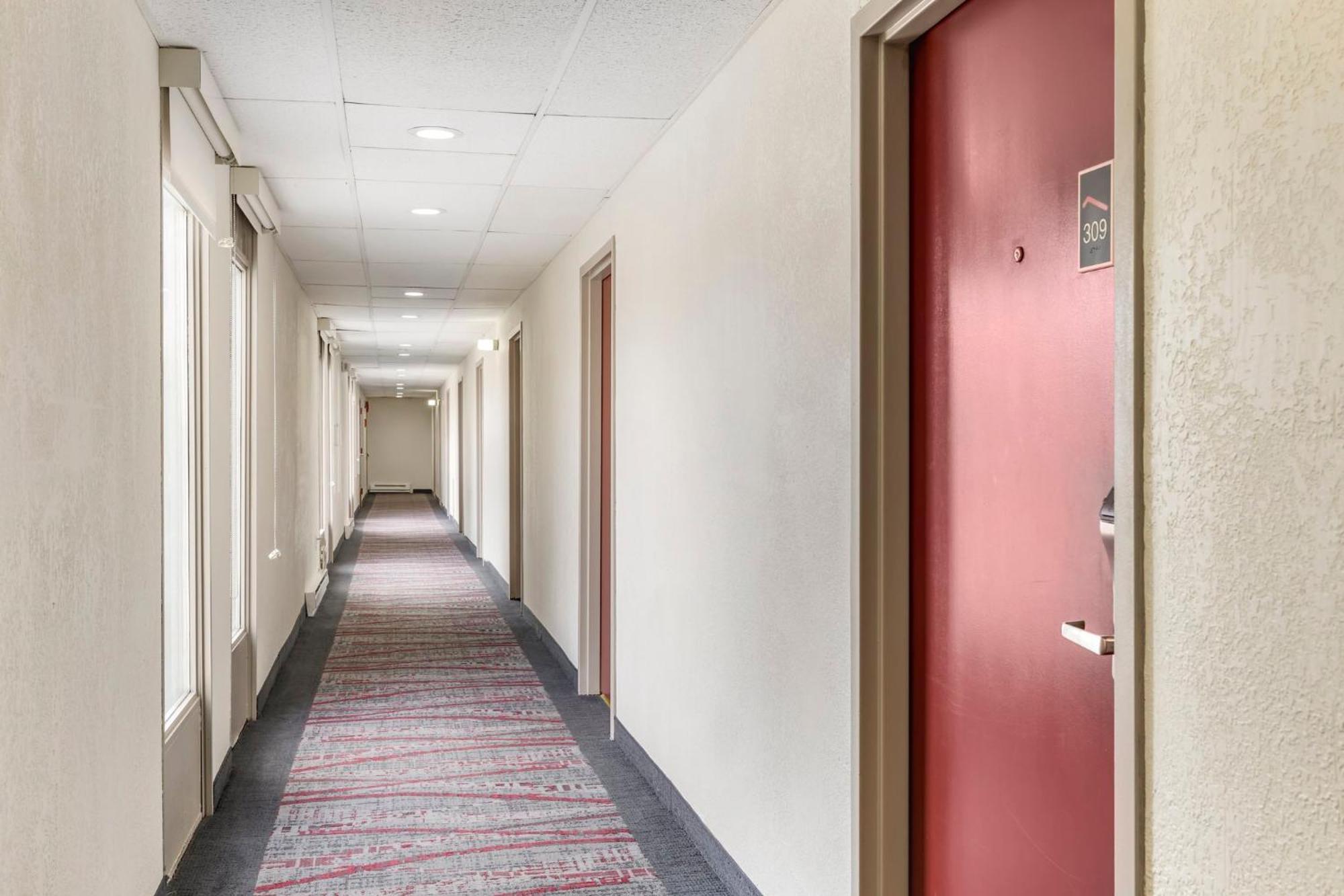 Red Roof Inn Страудсберг Екстер'єр фото