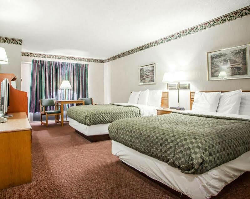 Red Roof Inn Страудсберг Екстер'єр фото